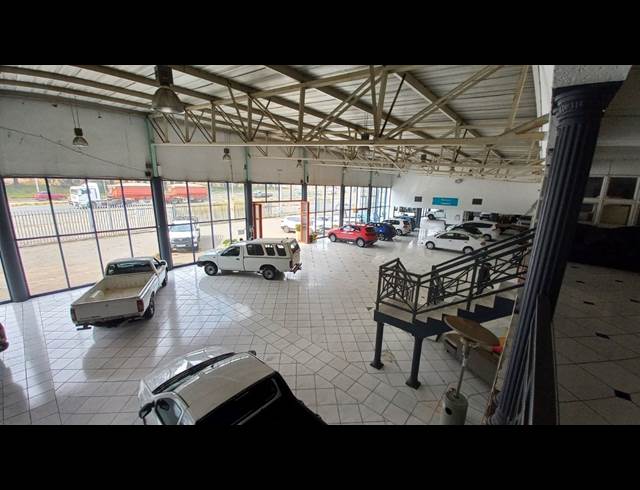 2,300M² SHOWROOM TO LET IN ANDERBOLT