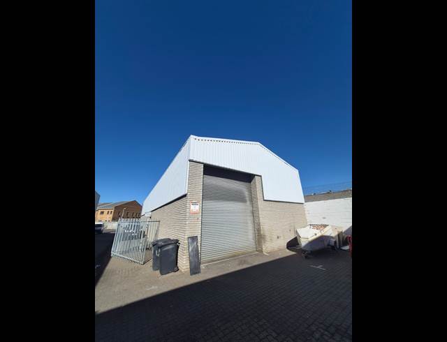 205M² WAREHOUSE TO LET IN EVERITE INDUSTRIA