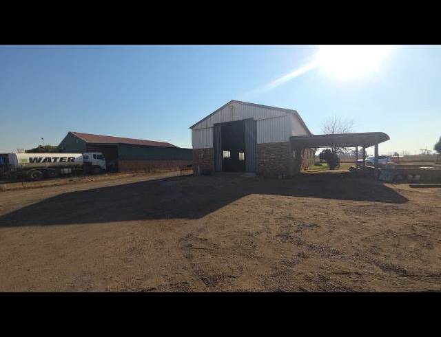 200M² WORKSHOP TO LET IN HLALAMNANDI