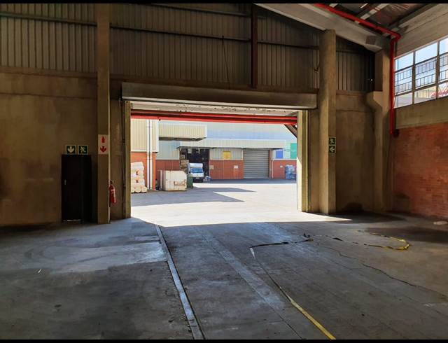 1,310M² WAREHOUSE TO LET IN WESTMEAD