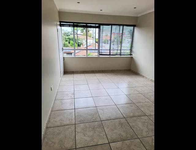 2 bed property to rent in ESSENWOOD