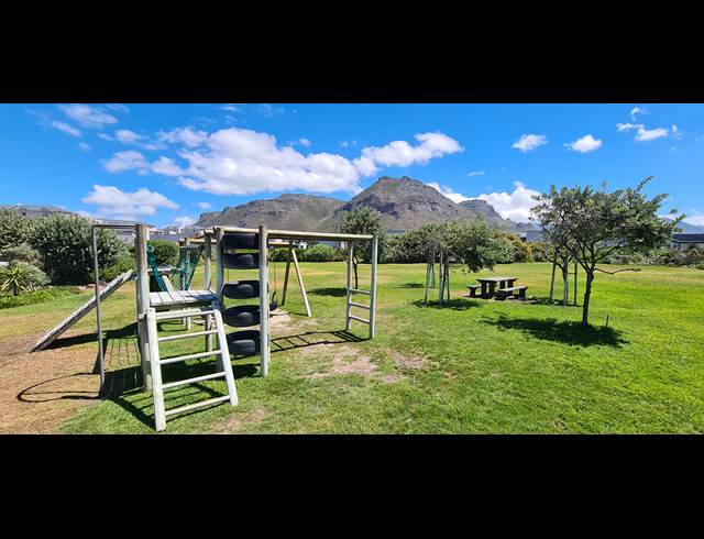 2 bed property to rent in MUIZENBERG