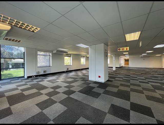 725M² OFFICE TO LET IN BRYANSTON