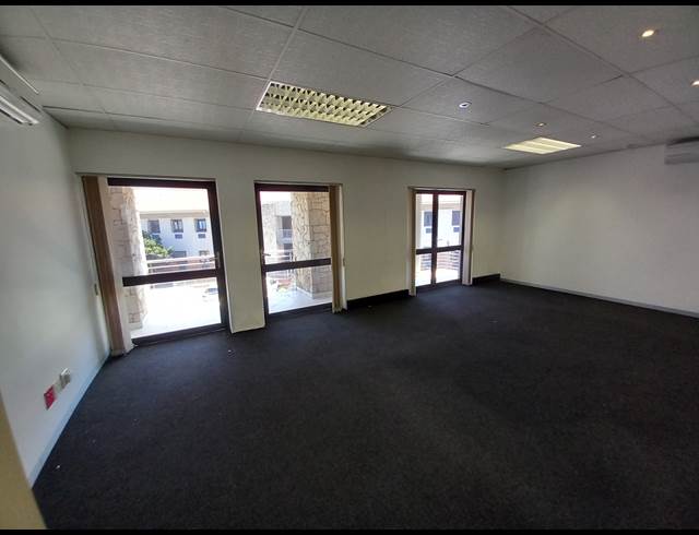 279M² OFFICE TO LET IN BRYANSTON