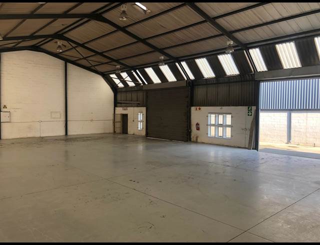 550M² WAREHOUSE RENTED IN STIKLAND INDUSTRIAL