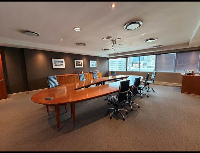 890M² OFFICE TO LET IN DE WATERKANT