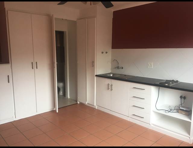 Bachelor Apartment in Riviera