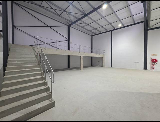 462M² WAREHOUSE TO LET IN FIRGROVE INDUSTRIAL ESTATE