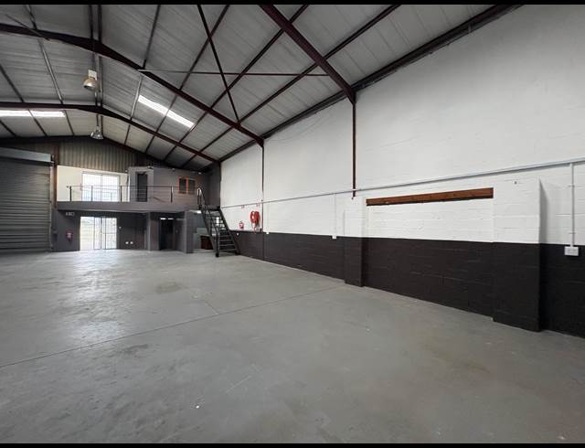 273M² WAREHOUSE TO LET IN BROADLANDS