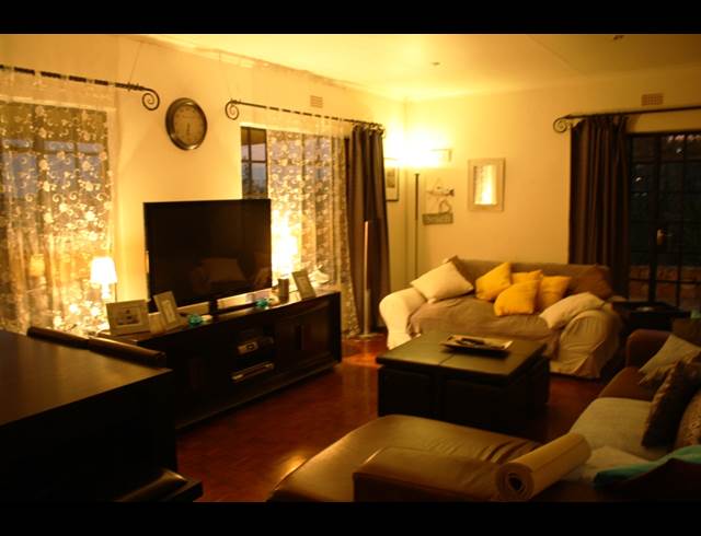 3 bed property to rent in NORTHCLIFF