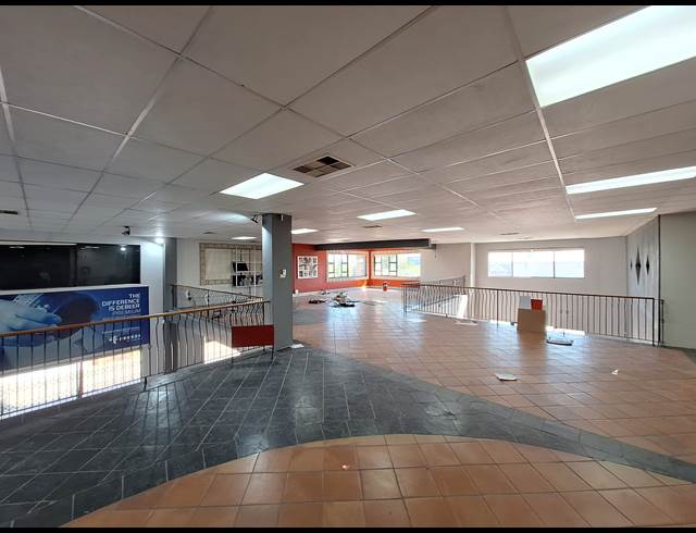 2,618M² RETAIL TO LET IN FERNDALE