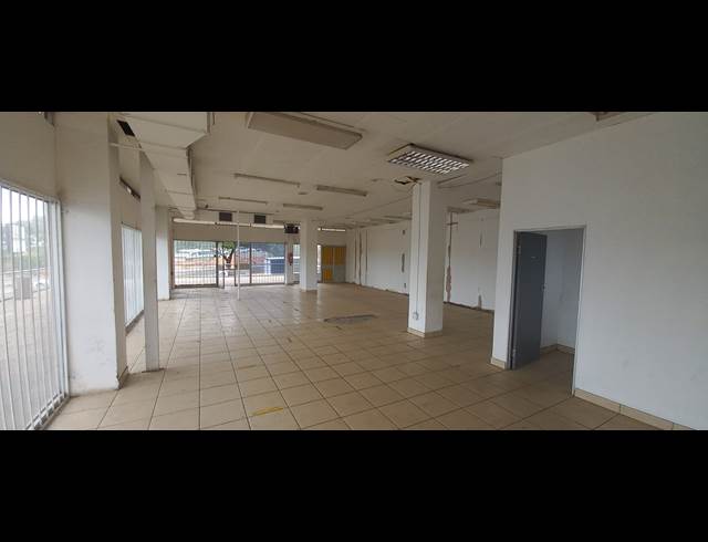 320M² RETAIL TO LET IN BORDEAUX