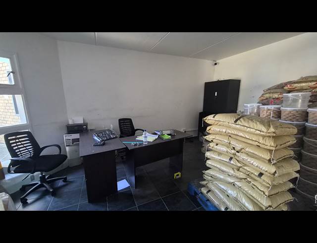 175M² WAREHOUSE TO LET IN BARTLETT