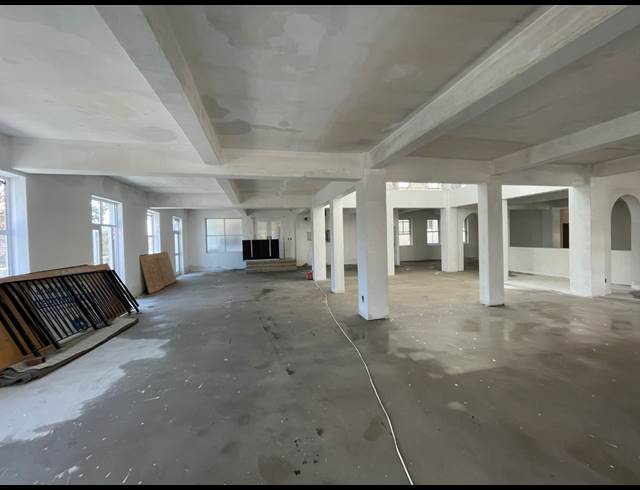 1,050M² OFFICE TO LET IN GARDENS