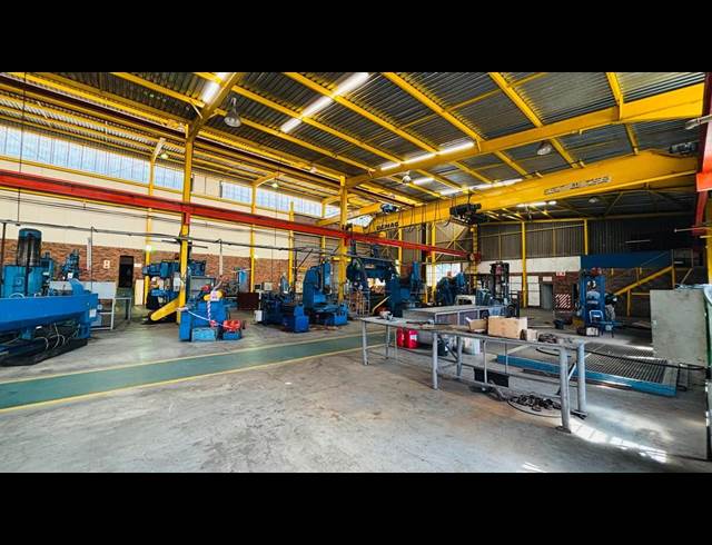 2,300M² WAREHOUSE TO LET IN ROBERTVILLE