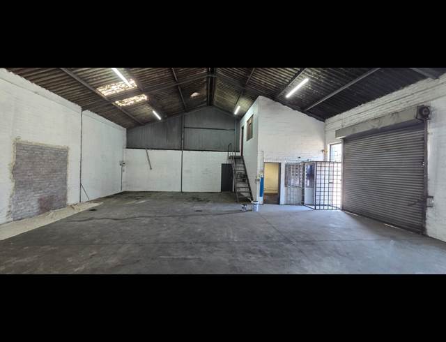 340M² WAREHOUSE TO LET IN DAL JOSAFAT