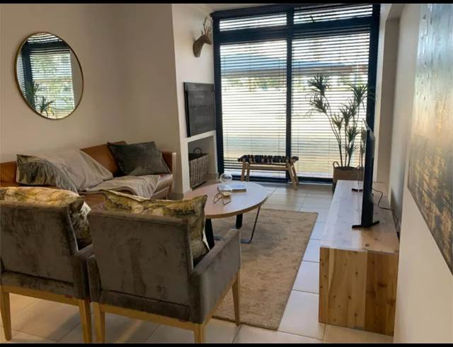 2 bed property to rent in VREDEKLOOF HEIGHTS