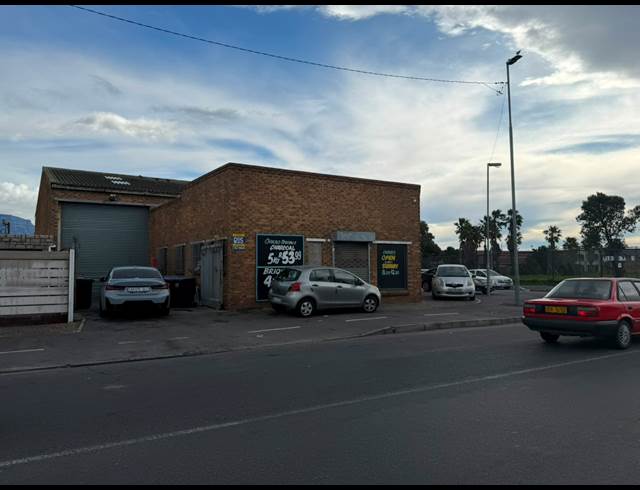 374M² WAREHOUSE TO LET IN GRASSY PARK