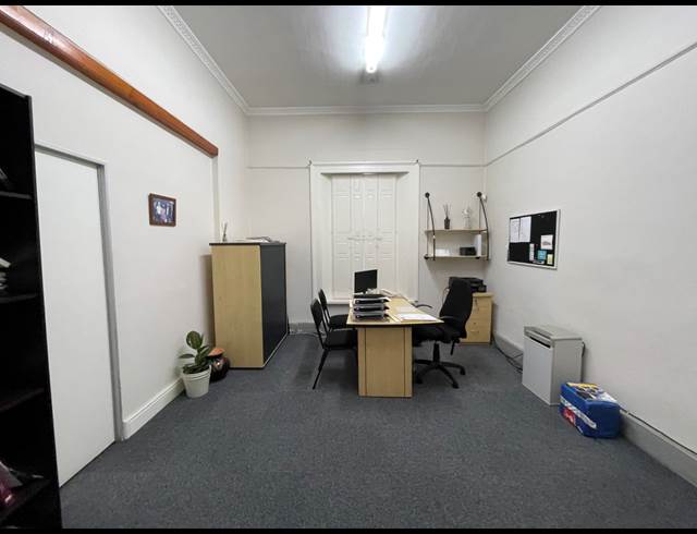 870M² BUILDING TO LET IN GARDENS