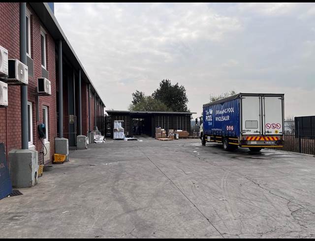 2,720M² WAREHOUSE TO LET IN FOUNDERS VIEW