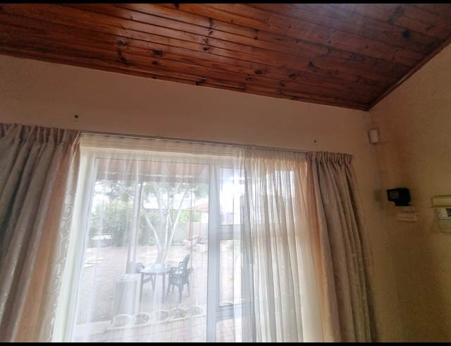 1 BEDROOM PROPERTY TO RENT IN COUNTRY CLUB