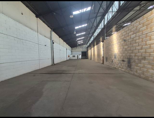 390M² MINI FACTORY TO LET IN HERIOTDALE