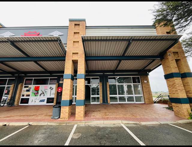 300M² RETAIL TO LET IN FOURWAYS