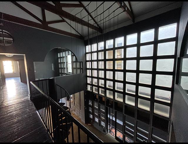 195M² BUILDING TO LET IN GARDENS