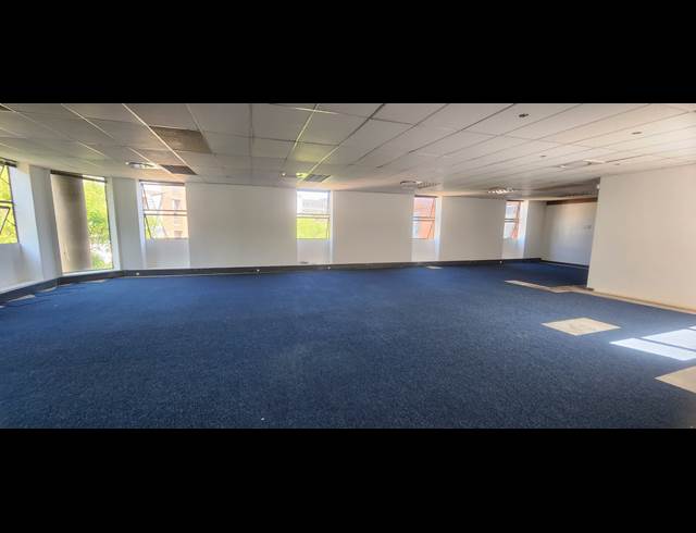 1,018M² OFFICE TO LET IN PARKTOWN
