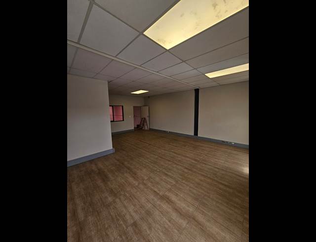 587M² WAREHOUSE TO LET IN STIKLAND INDUSTRIAL