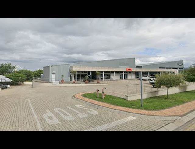 1,360M² SHOWROOM TO LET IN RIVERSIDE PARK