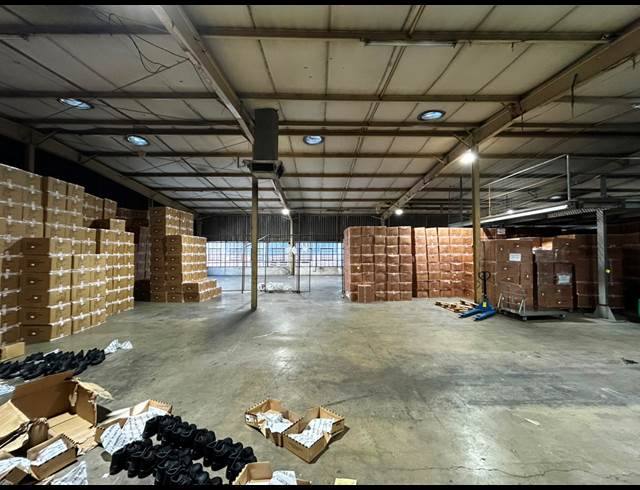 1,200M² WAREHOUSE TO LET IN WYNBERG