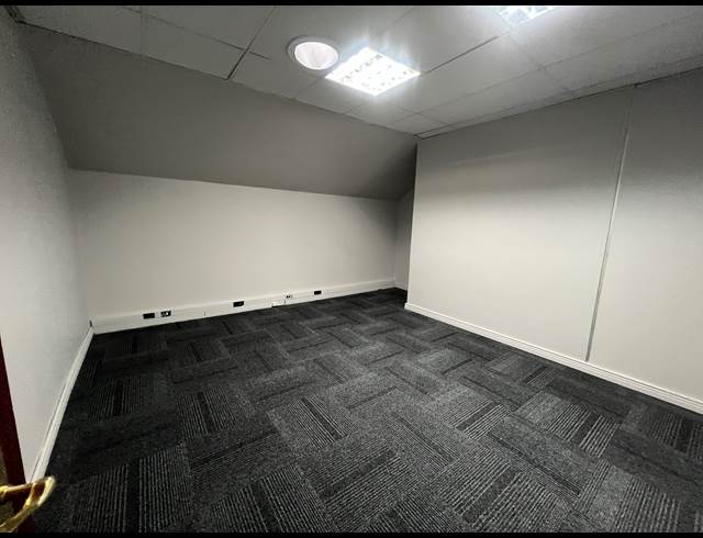 100M² OFFICE TO LET IN ROSEBANK