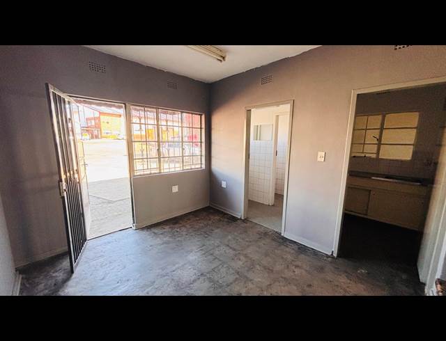 225M² WAREHOUSE TO LET IN ROBERTVILLE