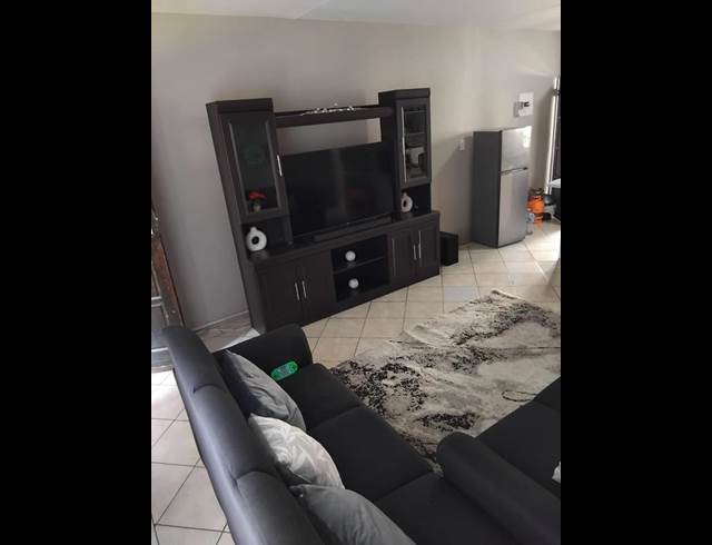 2 BEDROOM PROPERTY TO RENT IN KANNONIERS PARK