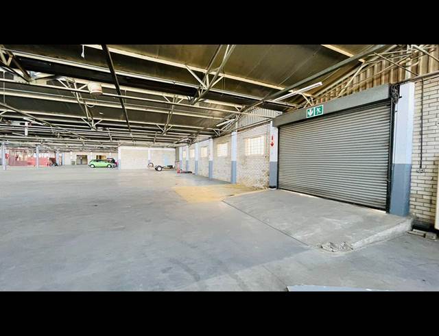 4,111M² WAREHOUSE TO LET IN LEA GLEN