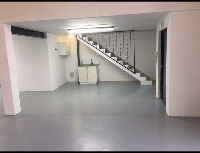 223M² WAREHOUSE RENTED IN WESTLAKE