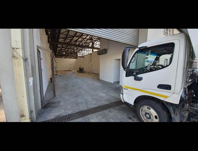 300M² WAREHOUSE TO LET IN SEBENZA