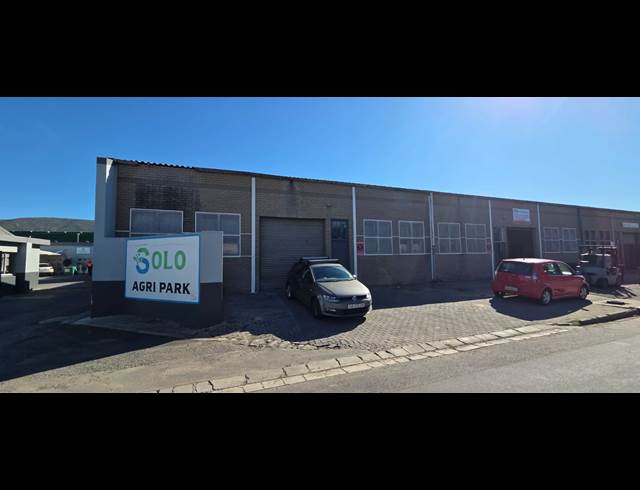 170M² WAREHOUSE TO LET IN CHARLESTON HILL