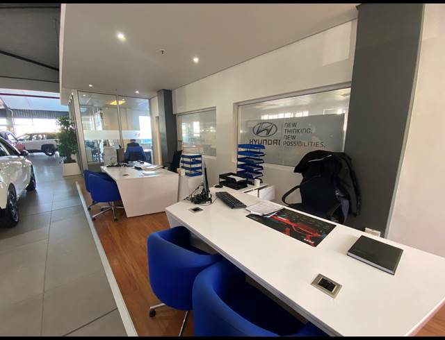 1,903M² SHOWROOM TO LET IN PAARDEN EILAND