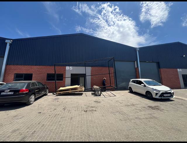435M² WAREHOUSE TO LET IN COSMO BUSINESS PARK
