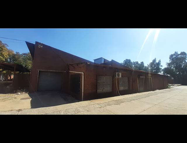 1,300M² WAREHOUSE TO LET IN PRETORIA WEST