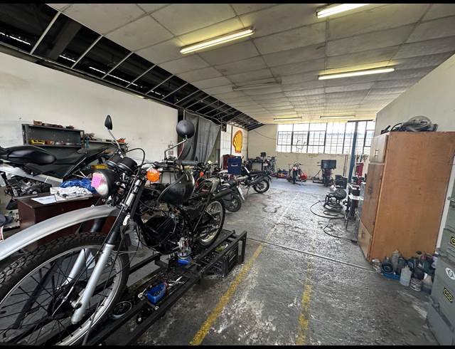 400M² WAREHOUSE TO LET IN MANUFACTA