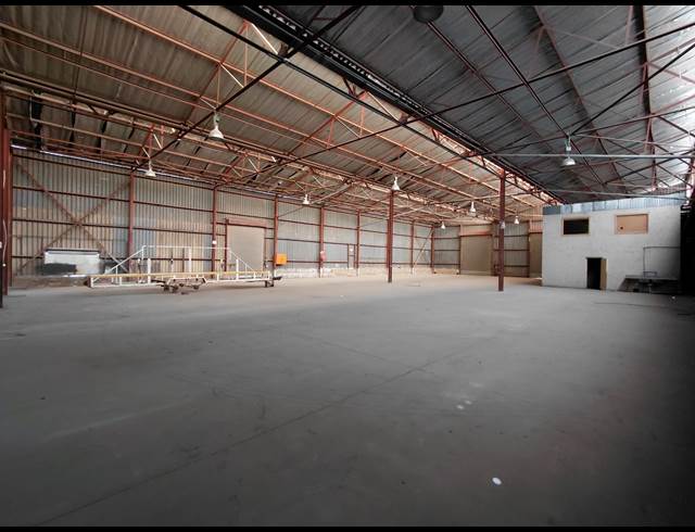 1,100M² WAREHOUSE TO LET IN CLAYVILLE