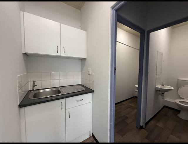 87M² OFFICE TO LET IN WYNBERG