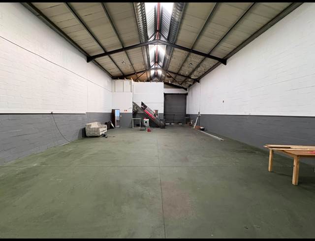 250M² WAREHOUSE TO LET IN ONVERWACHT