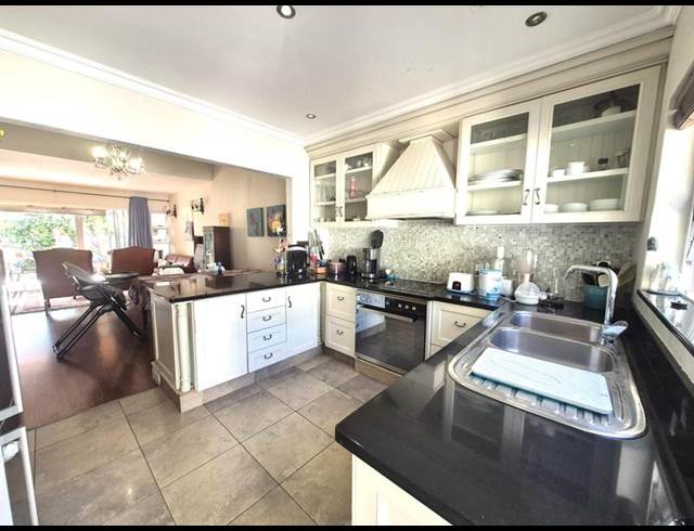 3 BEDROOM PROPERTY TO RENT IN EPSOM DOWNS