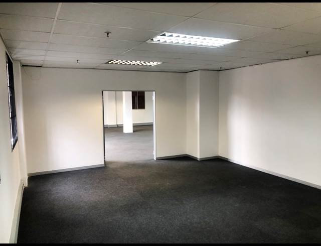 2,526M² WAREHOUSE TO LET IN POMONA