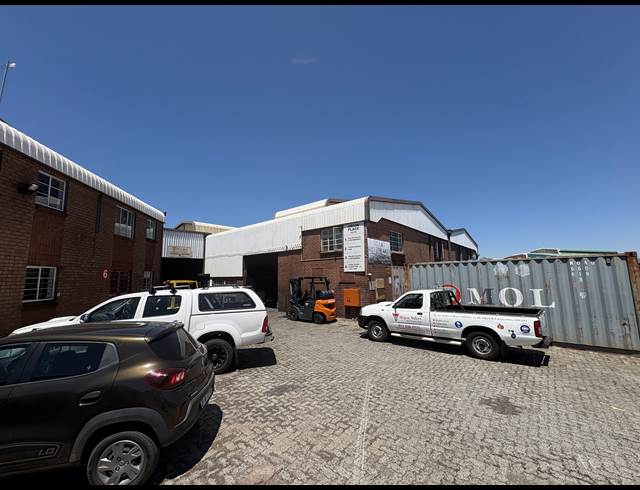735M² WAREHOUSE TO LET IN JET PARK