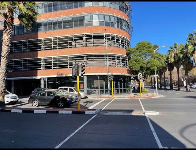 150M² RETAIL TO LET IN GARDENS